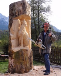 motorsaegenarbeit_figur-aus-baumstamm-stefan-kaeser.jpg