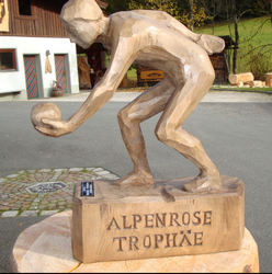 kegeltrophae-lindenholz-holzbildhauer-kaeser.png