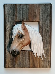 Haflinger Lindenholz coloriert.jpg
